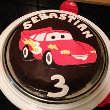 Cars - Sachertorte mit Marmelade- und Sahnecremefüllung